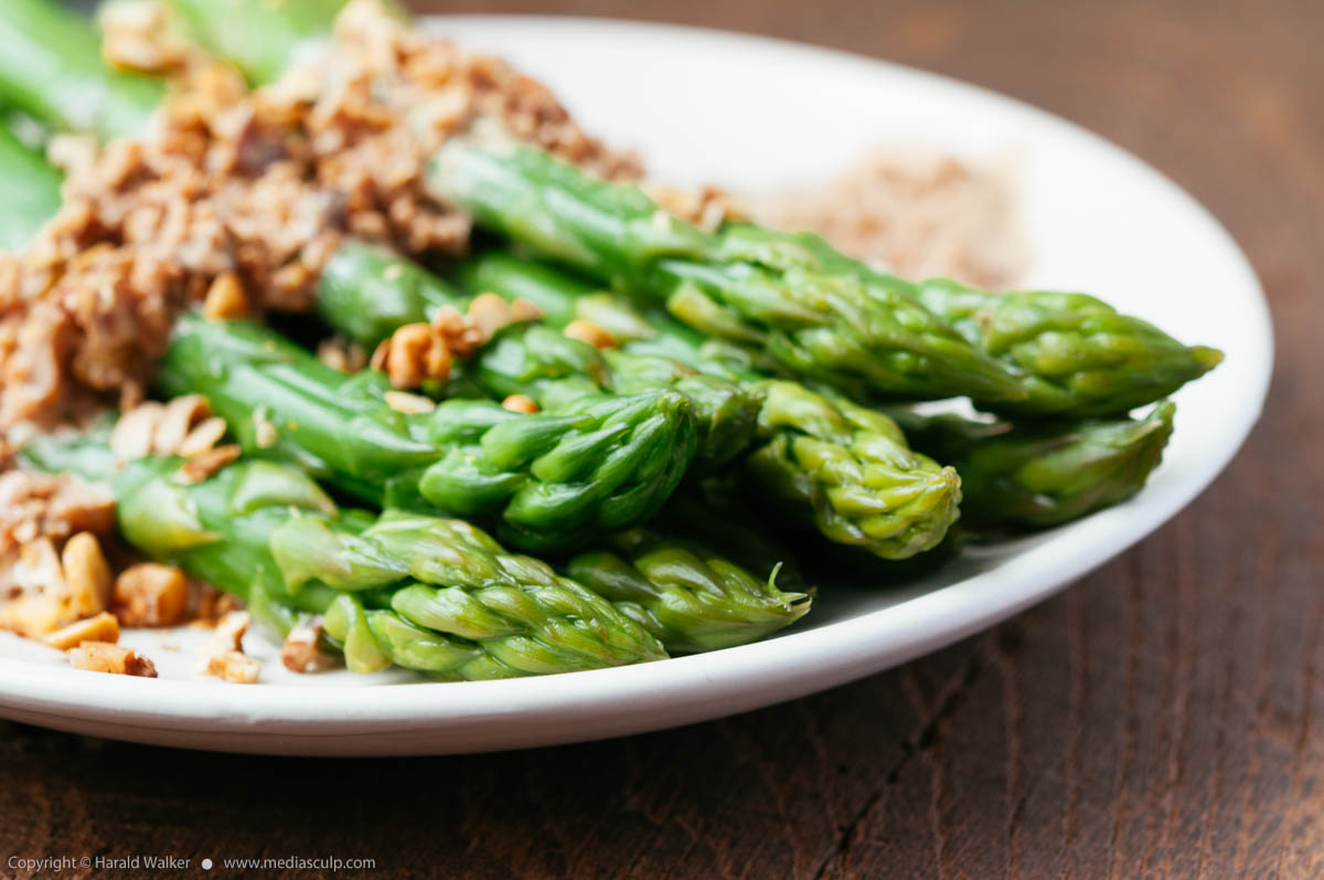 Stock photo of Asparagus with Walnut Sauce