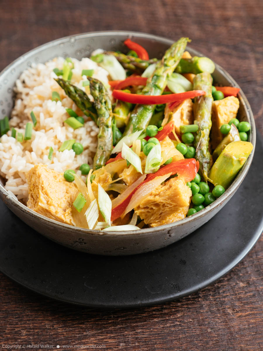 Stock photo of Thai Curried TVP Pieces with Asparagus and Peas